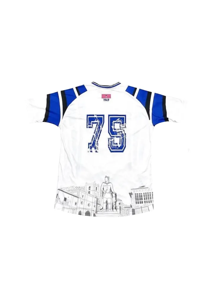 Camiseta LOCALNV x CD Praviano, trasera con la ilustración del Rey Silo