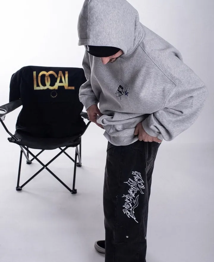 Detalle sudadera LOCALNV x VARYF